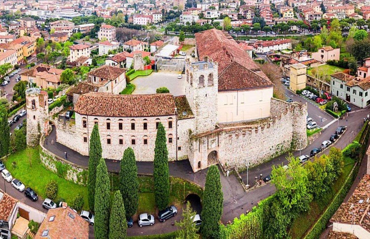 Ares Apartment - Vicino Al Lago Di Garda E Alla Stazione Treno Desenzano del Garda Luaran gambar