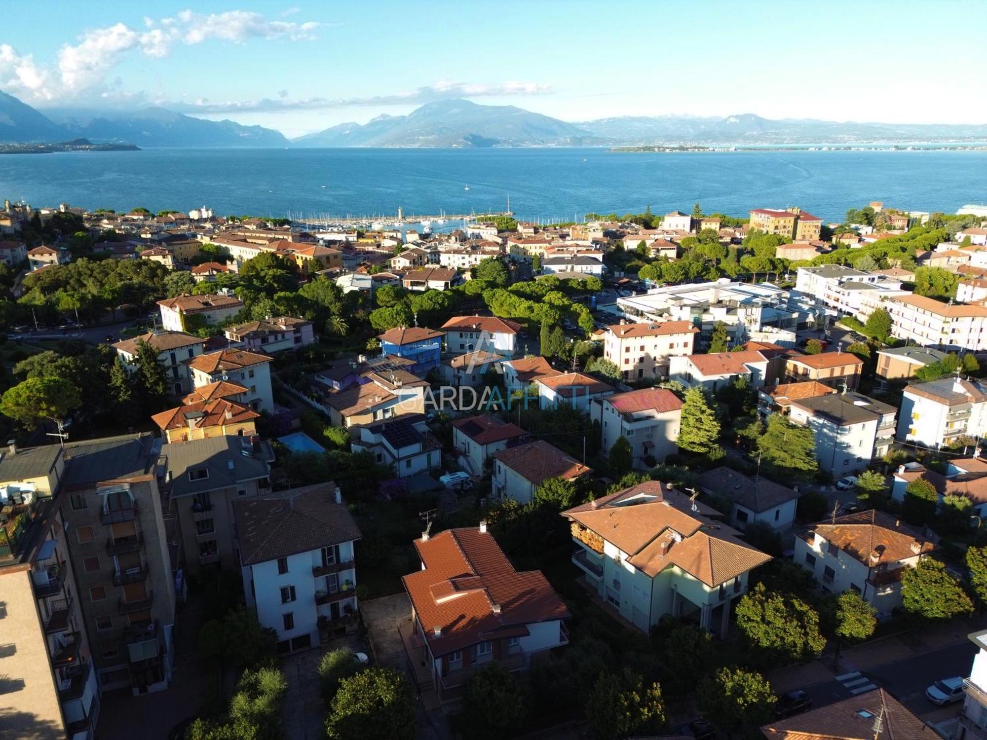 Ares Apartment - Vicino Al Lago Di Garda E Alla Stazione Treno Desenzano del Garda Luaran gambar